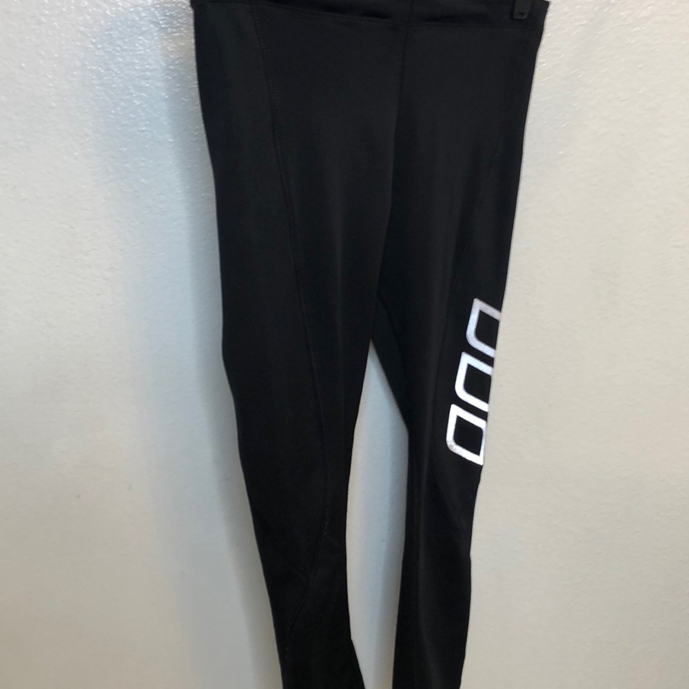 LORNA JANE 7/8 length tights. 8 way stretch